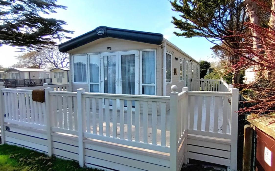 Memories Made Hotel Selsey Exterior foto